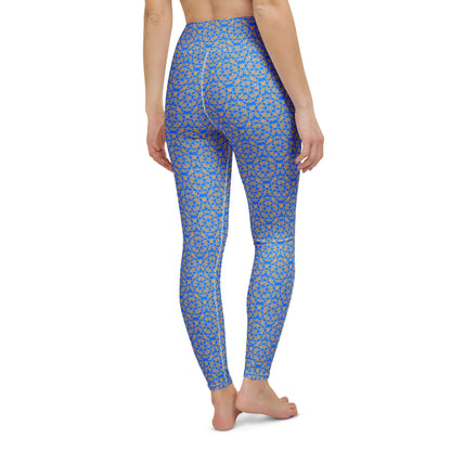 Back close-up of the legs of a model wearing leggings with the 'Pentagon' blue and yellow fractal geometric pattern.